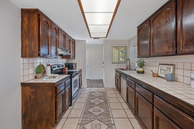 5750 Connie Ct, Loomis, CA 95650