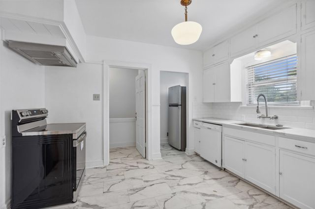 6132 Victor Street, Dallas, TX 75214