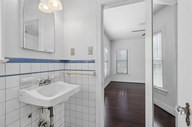 6132 Victor Street, Dallas, TX 75214