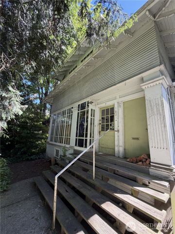 1821 E Howell Street, Seattle, WA 98122