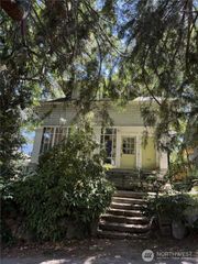 1821 E Howell Street, Seattle, WA 98122
