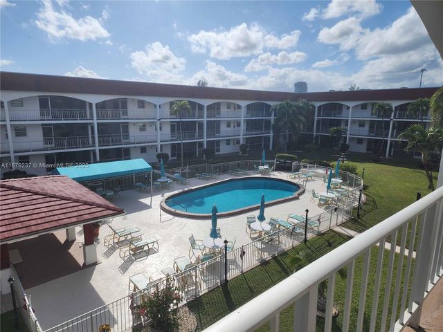 580 Egret Dr 322, Hallandale Beach, FL 33009