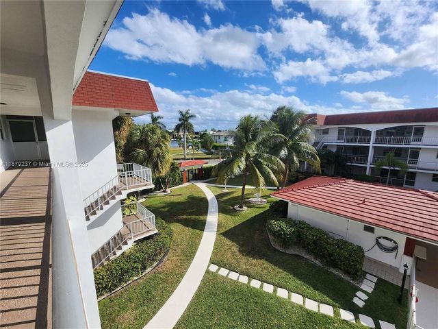 580 Egret Dr 322, Hallandale Beach, FL 33009