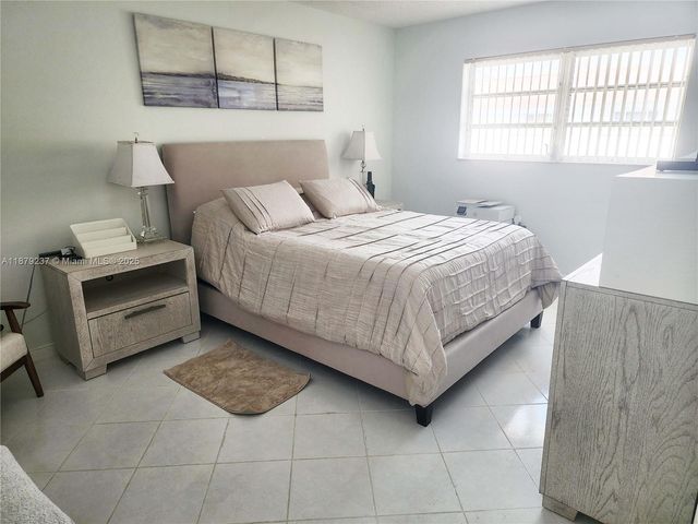 580 Egret Dr 322, Hallandale Beach, FL 33009