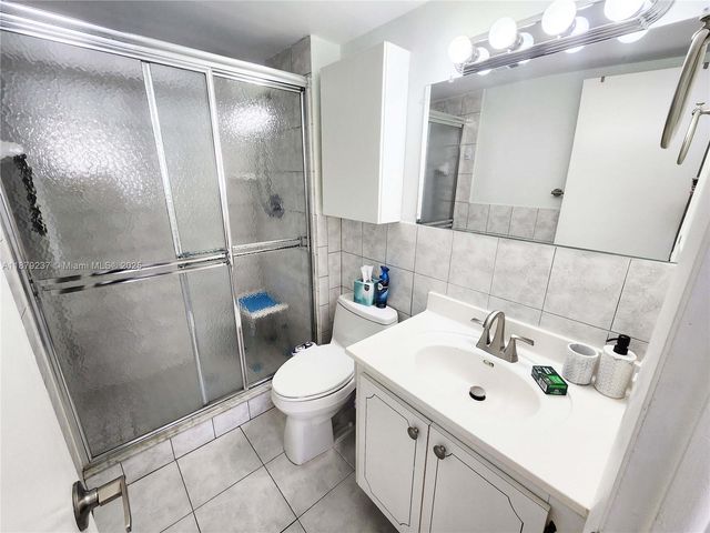 580 Egret Dr 322, Hallandale Beach, FL 33009