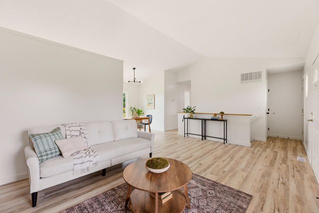 8743 Ross, Valley Center, KS 67147