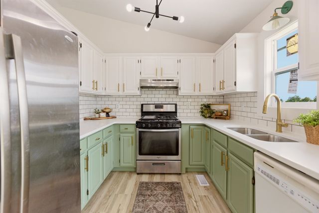 8743 Ross, Valley Center, KS 67147