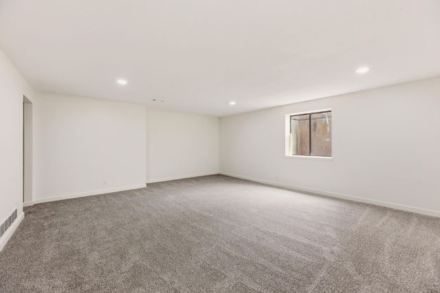 8743 Ross, Valley Center, KS 67147