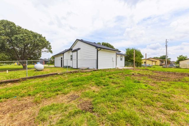 8743 Ross, Valley Center, KS 67147