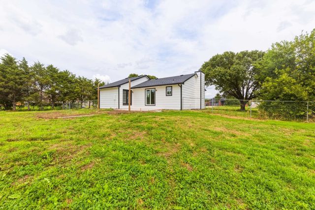 8743 Ross, Valley Center, KS 67147