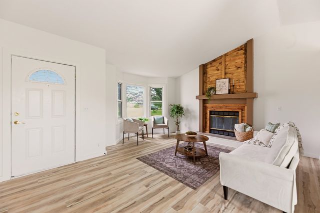 8743 Ross, Valley Center, KS 67147