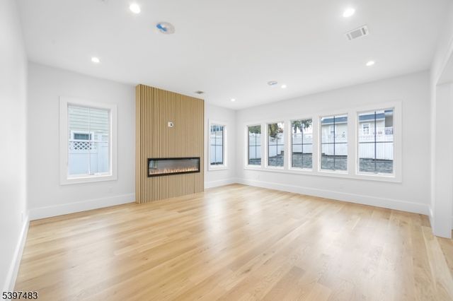 48 Grant Ave, East Hanover Twp., NJ 07936