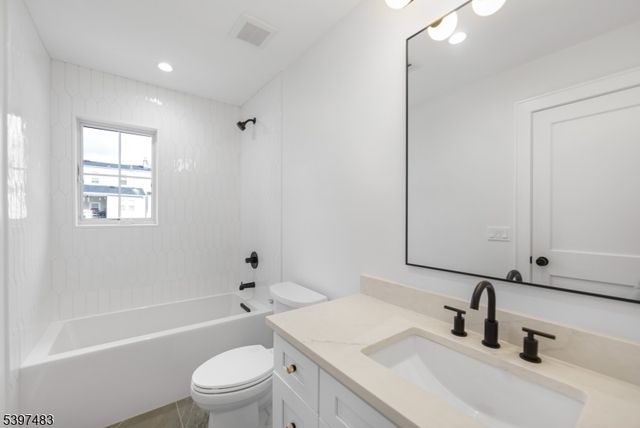 48 Grant Ave, East Hanover Twp., NJ 07936