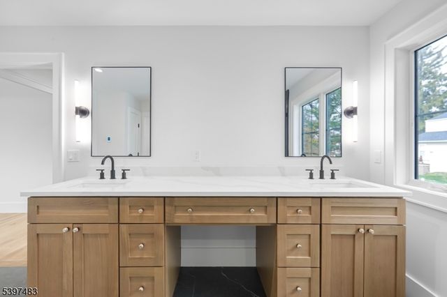 48 Grant Ave, East Hanover Twp., NJ 07936