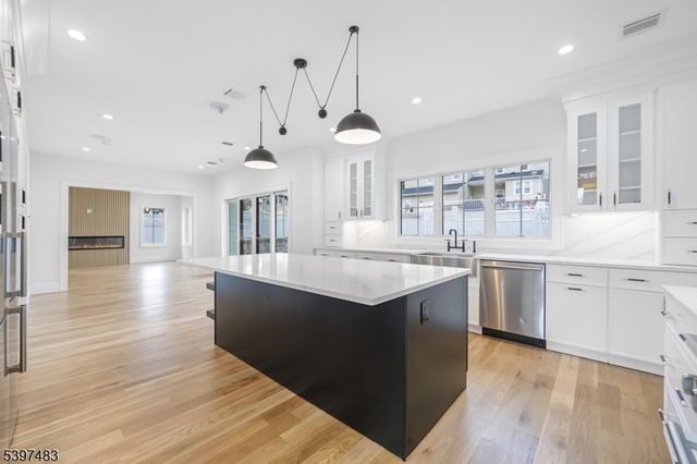 48 Grant Ave, East Hanover Twp., NJ 07936