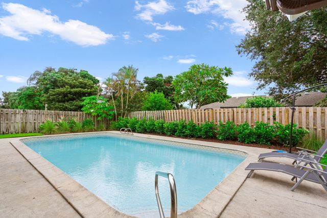 1019 Larch Way, Wellington, FL 33414