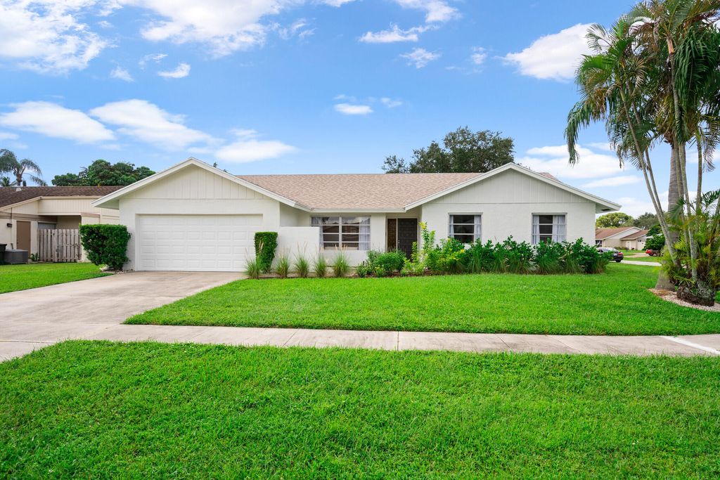 1019 Larch Way, Wellington, FL 33414