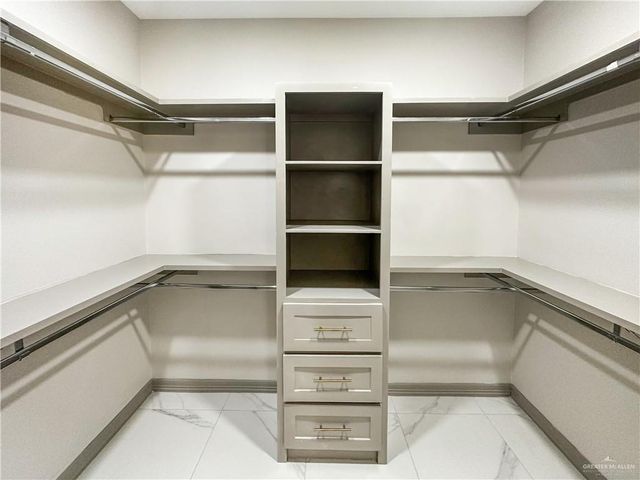 5812 N Gira Del Sol Street, Edinburg, TX 78542