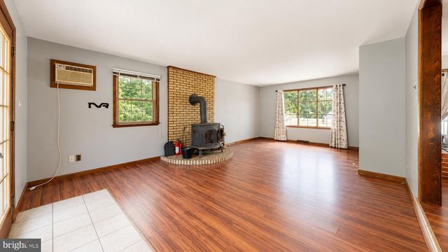 6332 BLACK HORSE PIKE, Mays Landing, NJ 08330