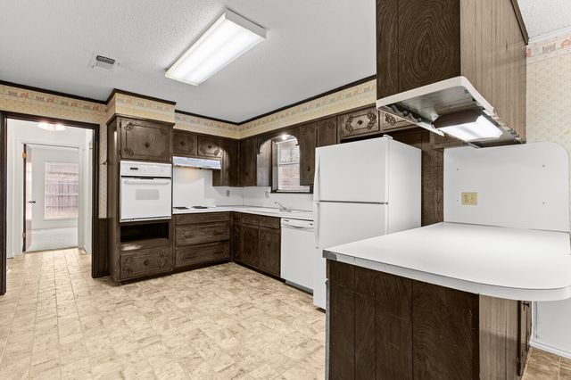 918 Saint Charles Court, Marlin, TX 76661