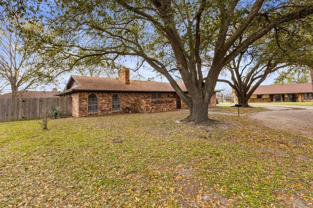 918 Saint Charles Court, Marlin, TX 76661