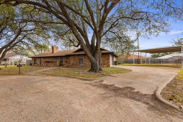 918 Saint Charles Court, Marlin, TX 76661