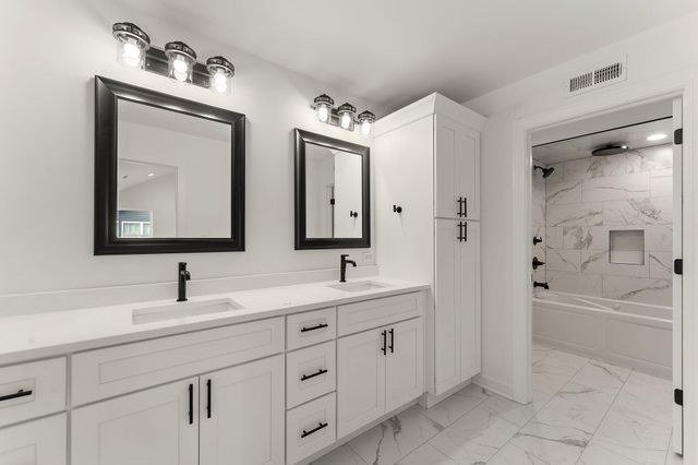 4427 W 77th Avenue, Merrillville, IN 46410