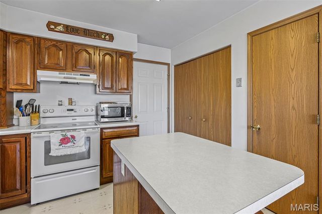 9367 E Vista Drive, Hillsboro, MO 63050