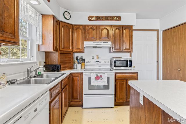 9367 E Vista Drive, Hillsboro, MO 63050