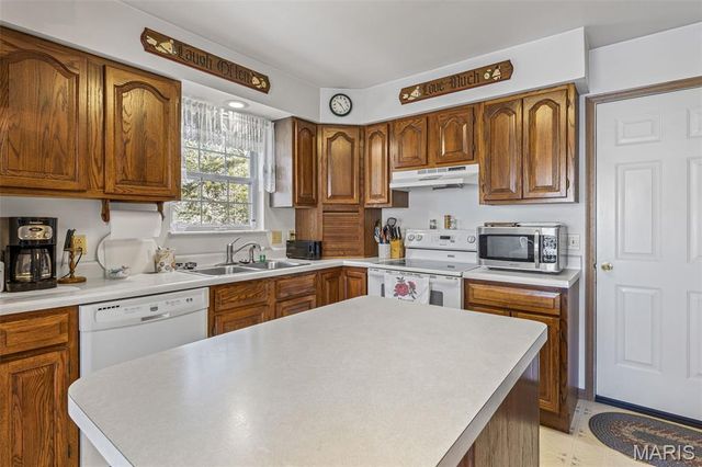 9367 E Vista Drive, Hillsboro, MO 63050