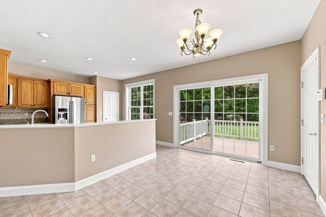 33 Caddyshack Dr, Chicopee, MA 01020