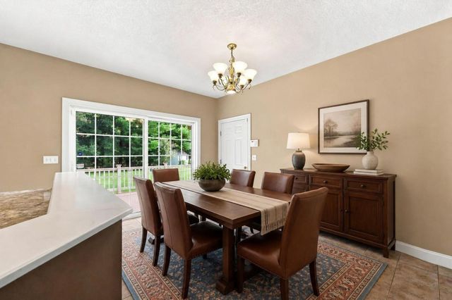 33 Caddyshack Dr, Chicopee, MA 01020