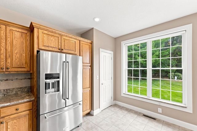 33 Caddyshack Dr, Chicopee, MA 01020