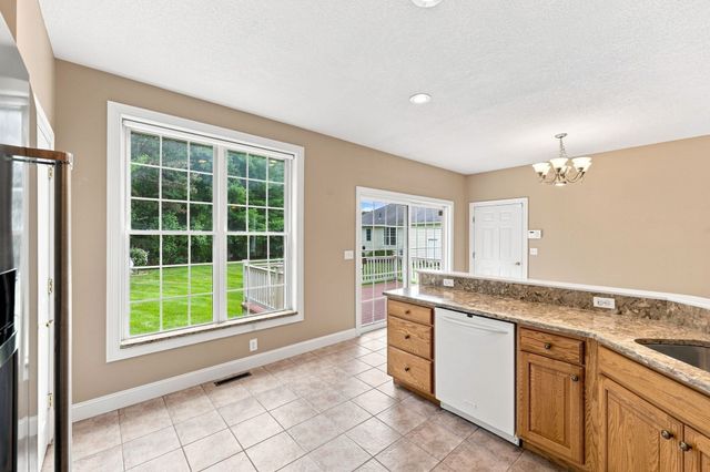33 Caddyshack Dr, Chicopee, MA 01020