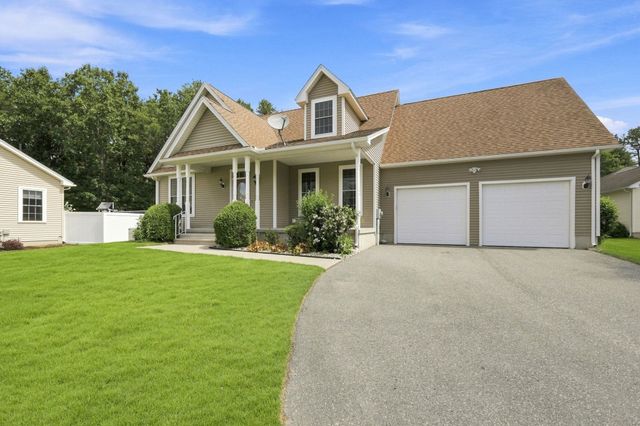 33 Caddyshack Dr, Chicopee, MA 01020