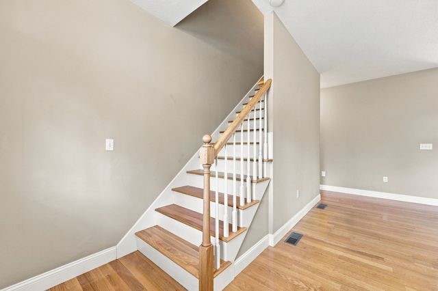 33 Caddyshack Dr, Chicopee, MA 01020