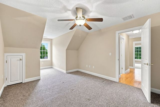 33 Caddyshack Dr, Chicopee, MA 01020