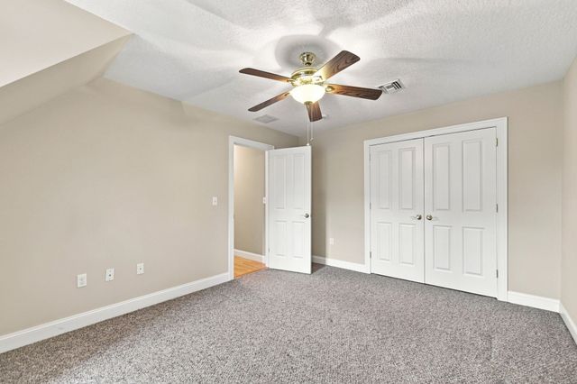 33 Caddyshack Dr, Chicopee, MA 01020