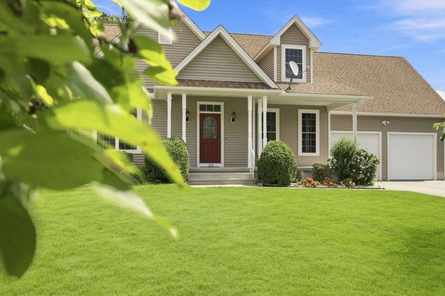 33 Caddyshack Dr, Chicopee, MA 01020