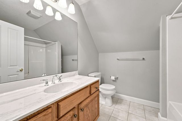 33 Caddyshack Dr, Chicopee, MA 01020