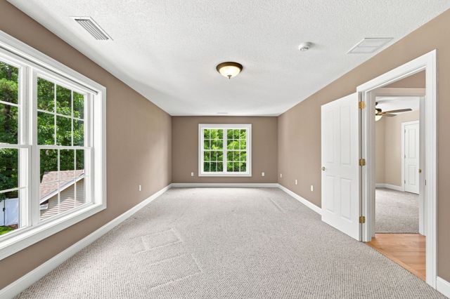 33 Caddyshack Dr, Chicopee, MA 01020