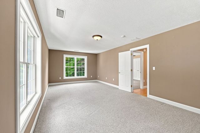 33 Caddyshack Dr, Chicopee, MA 01020