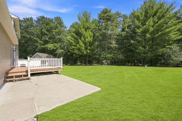 33 Caddyshack Dr, Chicopee, MA 01020