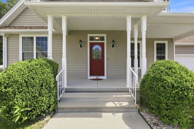 33 Caddyshack Dr, Chicopee, MA 01020