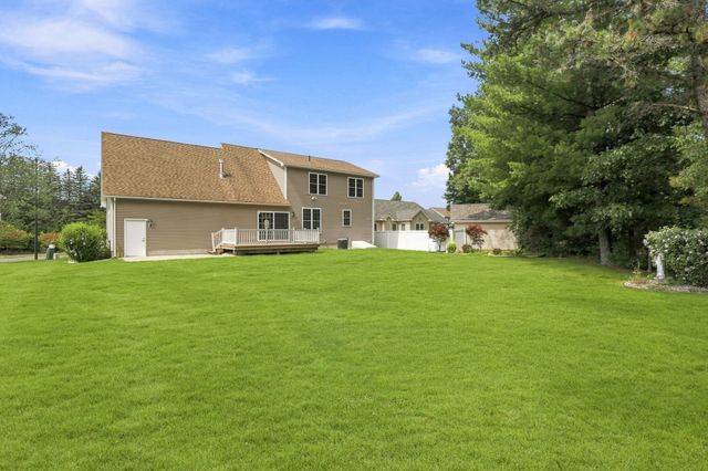 33 Caddyshack Dr, Chicopee, MA 01020