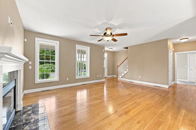 33 Caddyshack Dr, Chicopee, MA 01020