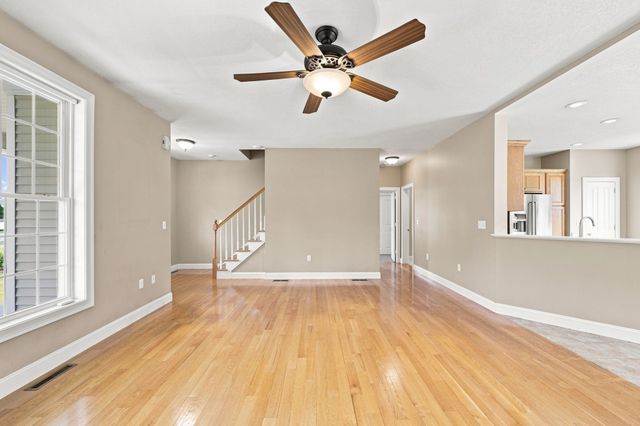 33 Caddyshack Dr, Chicopee, MA 01020