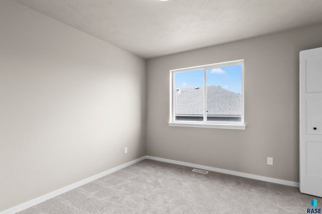 1602 W 26th St Street, Yankton, SD 57078