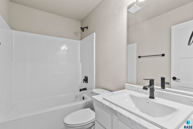 1602 W 26th St Street, Yankton, SD 57078