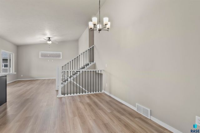 1602 W 26th St Street, Yankton, SD 57078